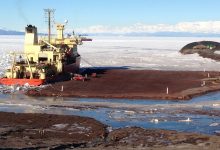 Nathaniel B Palmer RVIB arrives at the McMurdo Station dock.
