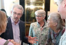 David Mearns speaks with the Dean of CMS, Dr. Jacqueline Dixon (center), and with Anne Von Rosenstiel (second from right) and family members at the reception preceding the event.